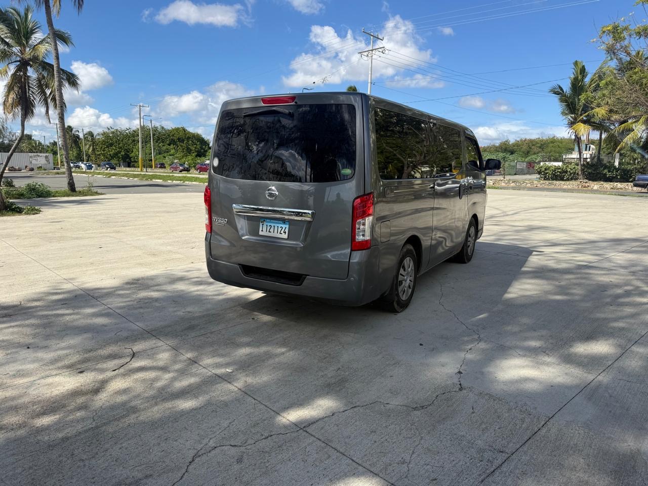Nissan NV350 fotografía 3